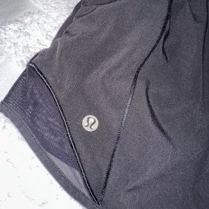 Lululemon black hotty hot shorts